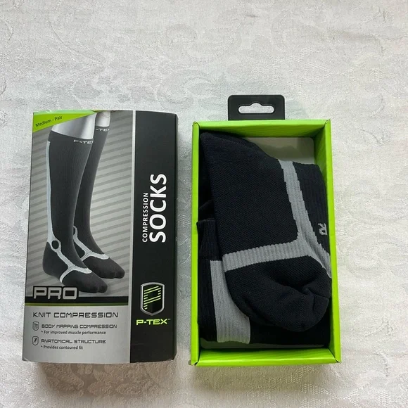 P-TEX Pro Compression Socks Knit Support Size Medium Black Gray NEW In The Box - Picture 2 of 3